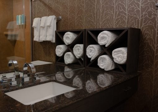 Signature 1 Queen Room