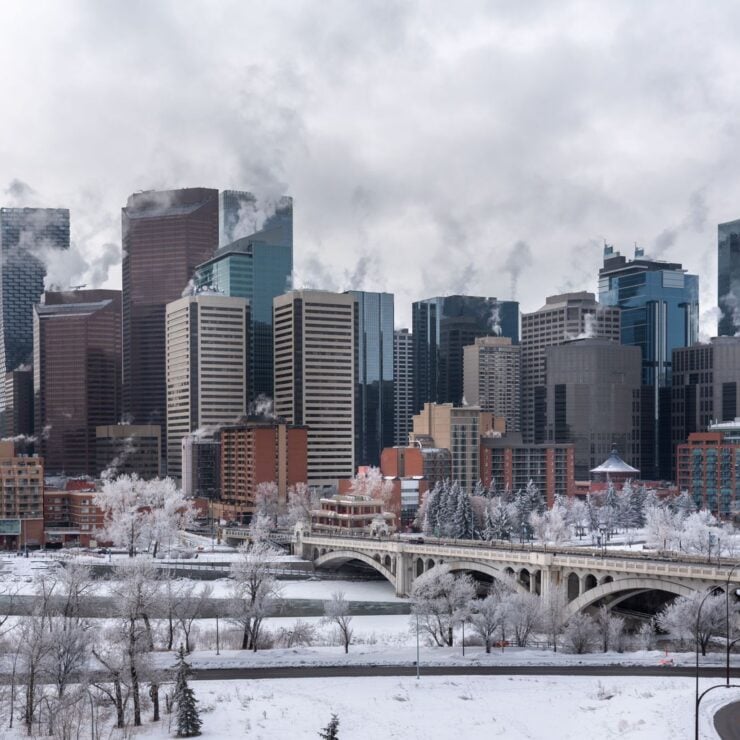 Calgary Winter Hotel Guide 2025: Chinooks, Cold Snaps, and How to Plan the Perfect Stay